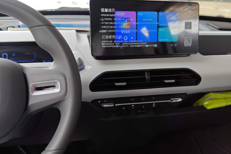 Used Geely Galaxy Panda 2024 Panda Mini 200km Endurance Bear Audio And AC Panel