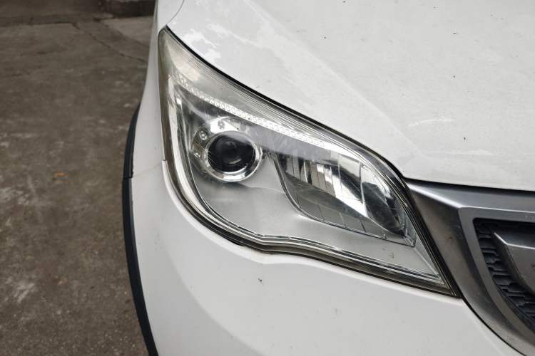Used CHANGAN OSHAN Olisway 2015 X6 1.4L IMT Flagship Edition Right Front Headlight