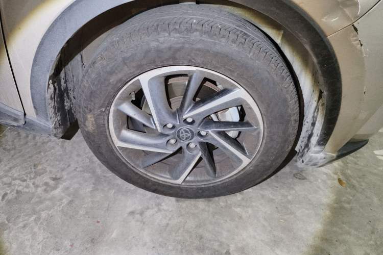 Used Toyota C-HR 2023 2.0L Luxury Edition Right Front Wheel Hub