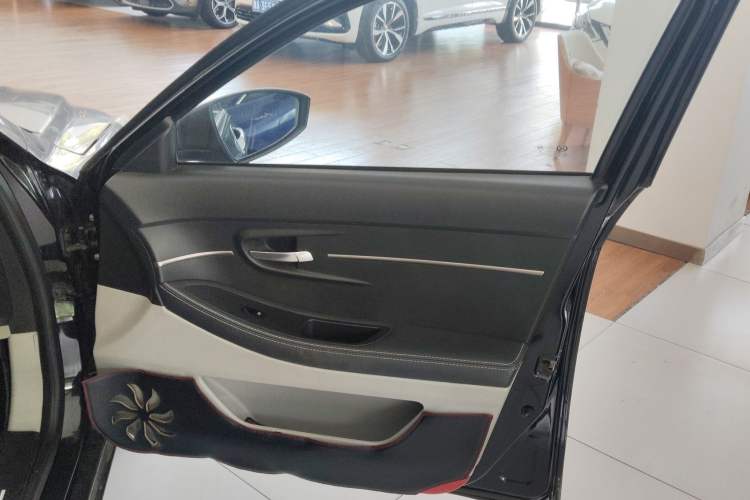 Used BAIC Senova D50 2014 1.5L manual standard version
