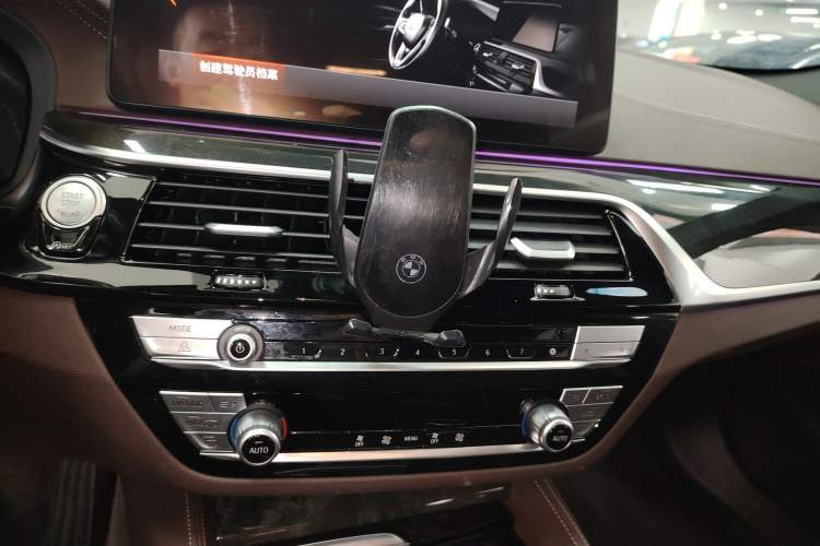 Used BMW 5 Series 2022 Second Facelift 525Li M Sport Package Audio And AC Panel