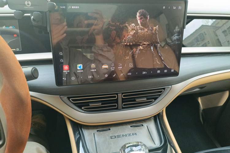 Used Denza D9 2022 DM-i 970 Four-Wheel Drive Prestige Model
