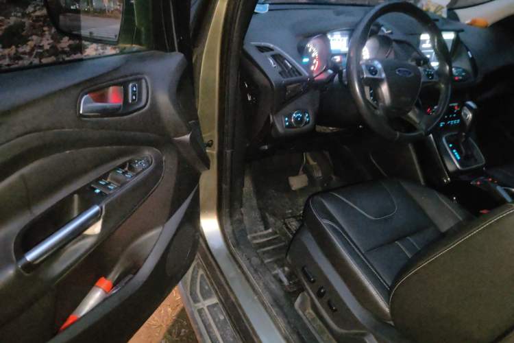 Used Ford Kuga 2015 2.0L GTDi Four-Wheel-Drive Sport Model