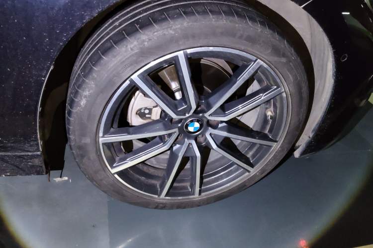 Used BMW 3 Series 2021 325Li xDrive M Sport Package Right Front Wheel Hub