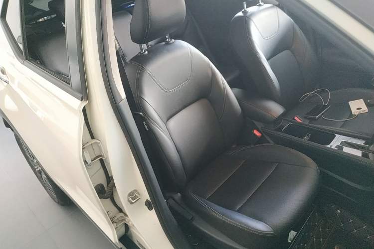 Used Nissan Kicks 2022 1.5L CVT XV Luxury Edition Right Front Seat