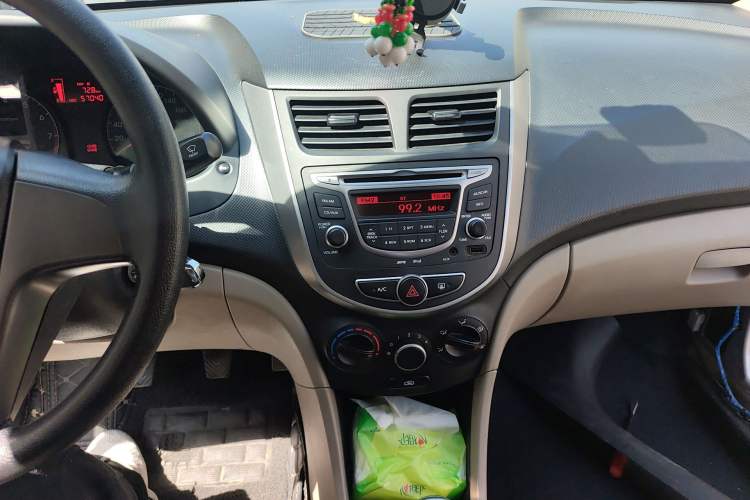 Used Hyundai Verna (older generation) 2014 1.4L Manual Smart GLS Trim
