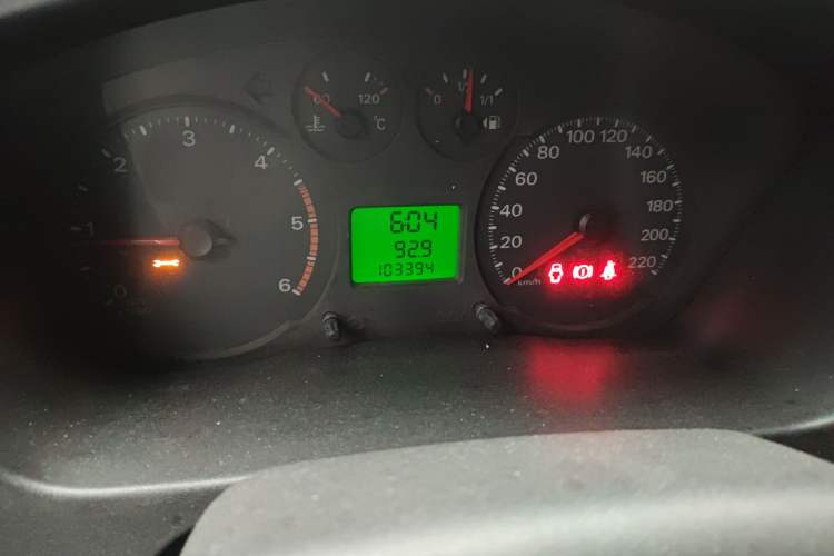 Used Ford Transit Custom 2013 2.4T Diesel Luxury Version Short Wheelbase Mid-Height China III Standard
