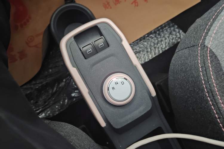 Used Chery QQ Ice Cream 2022 120km Conical Shape Lithium Iron Phosphate
