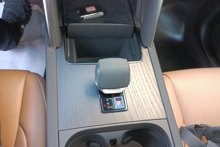 Used Land Rover Discovery Sport 2024 Luxury Custom Edition
