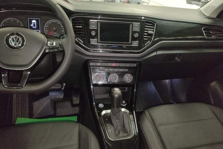 Used Volkswagen T-ROC 2018 280TSI DSG Two-Wheel-Drive Comfort Version China V Standard Audio And AC Panel