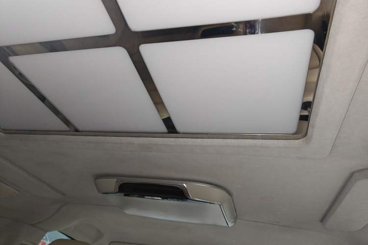 Used Mercedes-Benz Vito 2018 2.0T Elite Version 7 Seats China VI Emission Standard