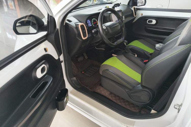 Used Roewe Clever 2021 302 km New Four-Seater Super-Efficient Version
