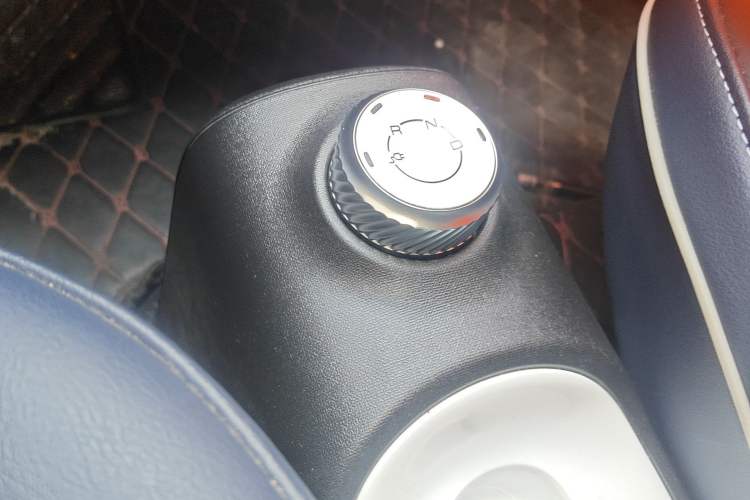 Used Wuling Hongguang MINIEV 2022 GAMEBOY 200km Gaming Edition with Lithium Iron Phosphate Gear Lever