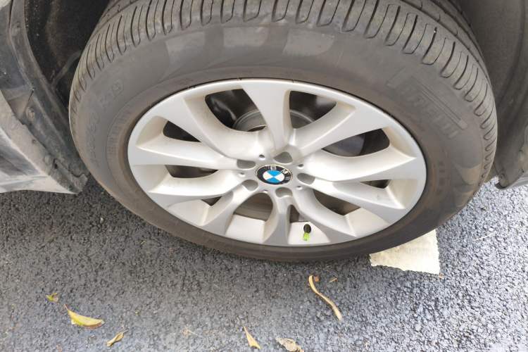 Used BMW X5  Right Front Wheel Hub