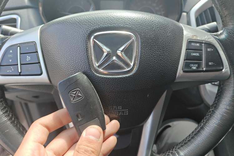 Used JMC Yusheng S350 2013 2.4T Automatic 4x4 Diesel Ultra-Luxury 5-Seater Vehicle Key