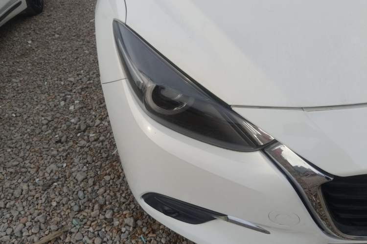 Used Mazda 3 Axela 2017 Sedan 1.5L Automatic Luxury Model Emission Standard China V Right Front Headlight
