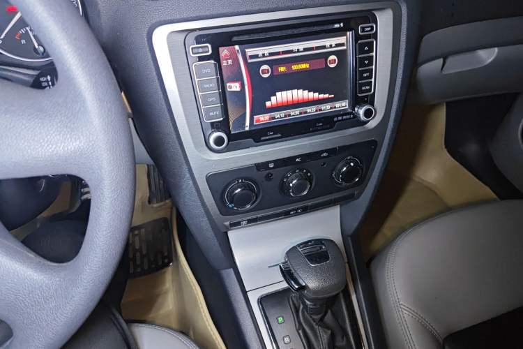 Used Skoda Octavia 2013 1.6L Fifth Anniversary Limited Edition