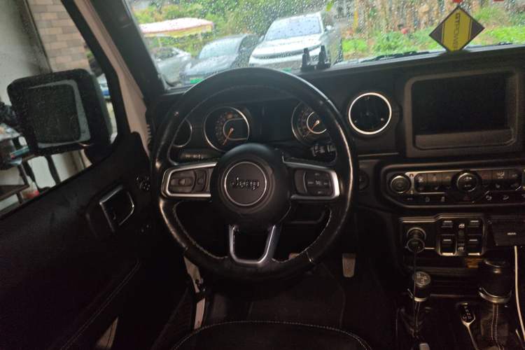 Used Jeep Wrangler 2019 2.0T Sahara Four-Door Version China VI Emission Standard