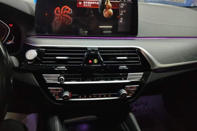 Used BMW 5 Series 2022 Restyled 530Li Leading Edition M Sport Package Audio And AC Panel