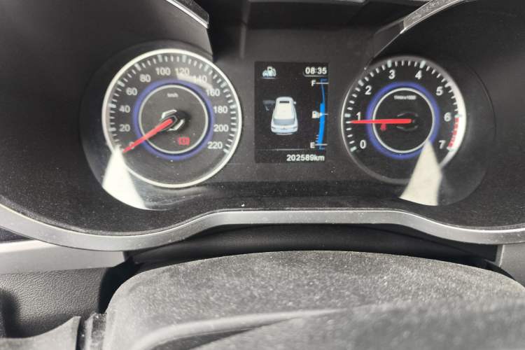 Used Brilliance V3 2015 1.5L Manual Smart Version
