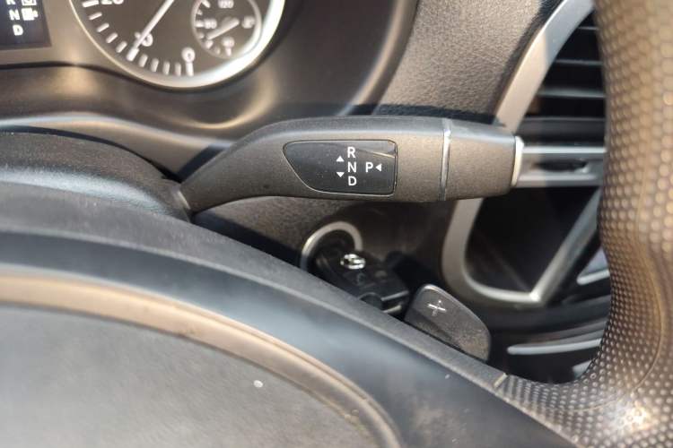 Used Mercedes-Benz Vito 2018 2.0T Elite Version 7 Seats China VI Emission Standard
