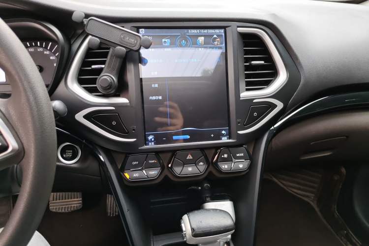 Used GAC Trumpchi GS4 2017 235T Automatic Two-Wheel Drive Elite Edition Audio And AC Panel