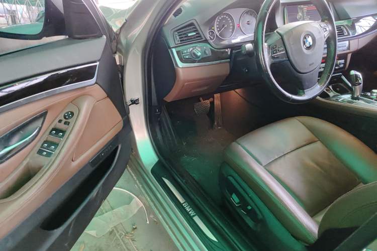 Used BMW 5 Series 2014 525Li Leading Model

