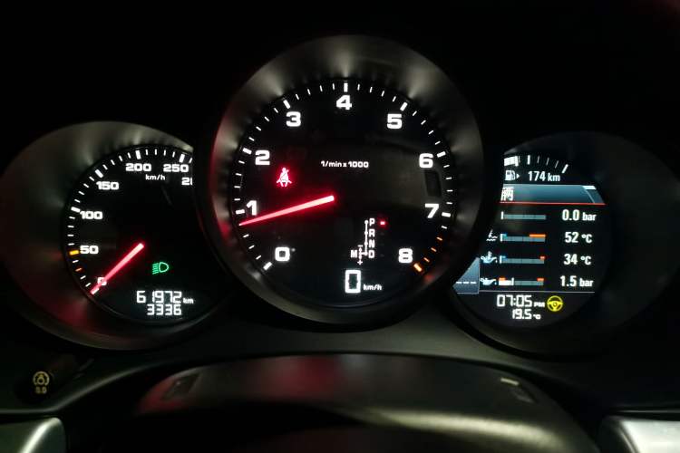 Used Porsche 718 2016 Cayman 2.0T
