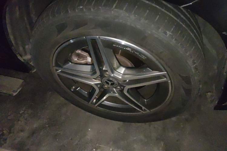 Used Mercedes-Benz GLE 2021 GLE 450 4MATIC Stylish Model Right Front Wheel Hub