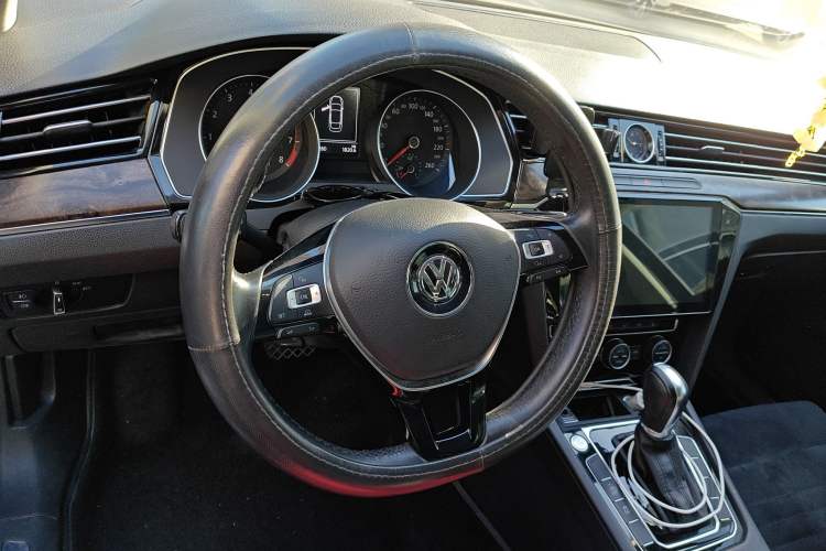 Used Volkswagen Magotan 2017 330TSI DSG Luxury Model
