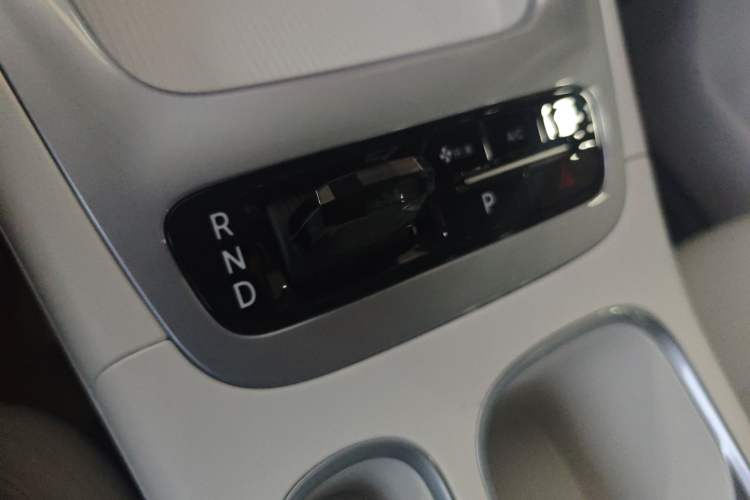 Used Geely Galaxy Geome 2025 UP 410km Exploration Edition Gear Lever