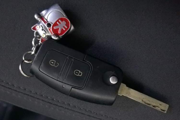 Used JMC Fushun 2023 2.0T Manual Short-Wheelbase Low-Roof Commercial Multi-Purpose Passenger Vehicle 6 Seats with Dual-Opening Tailgate