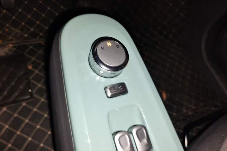 Used CHANGAN NEVO Lumin 2023 301km Honey Dew Edition Gear Lever