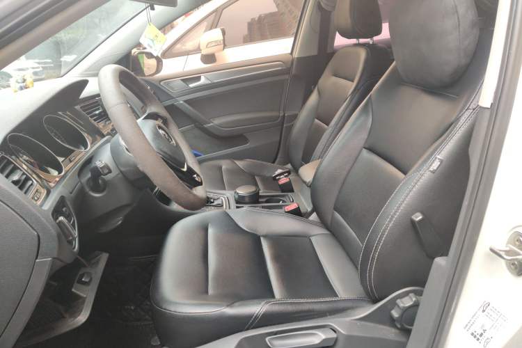 Used Volkswagen Golf 2017 1.6L Automatic Comfort Million-Vehicle Anniversary Edition