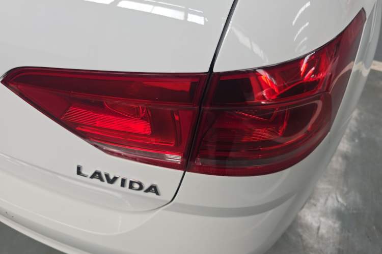 Used Volkswagen Gran Lavida 2015 1.6L Automatic Fashion Edition