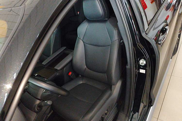 Used Toyota Granvia 2026 Model 2.5L Hybrid Luxury Edition Left Front Seat