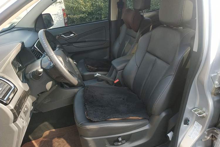 Used Isuzu D-MAX 2019 2.5T Two-Wheel Drive Manual Flagship Version China VI Emission Standard Extended Length JE4D25Q6A
