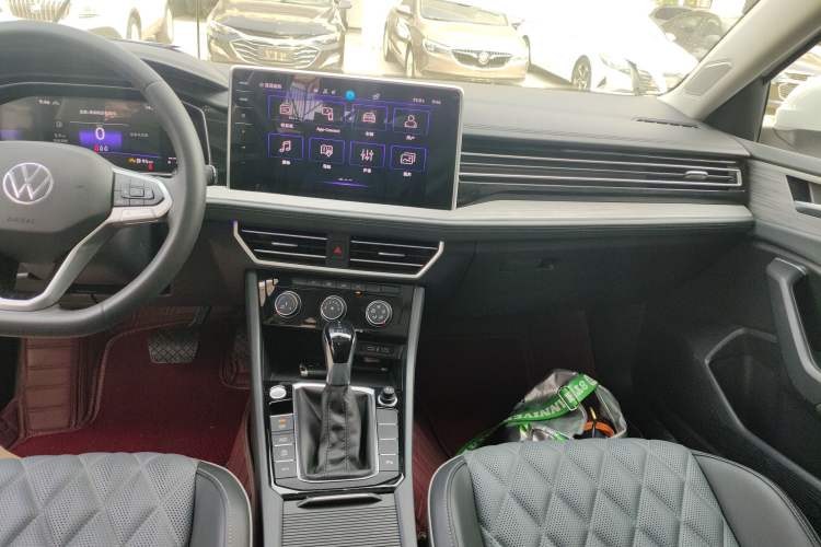 Used Volkswagen Sagitar 2023 300TSI DSG Excellence Edition Audio And AC Panel