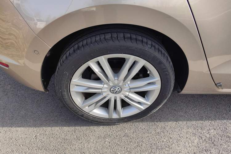 Used Volkswagen Golf Sportsvan 2016 280TSI Automatic Flagship Model Right Rear Wheel Hub