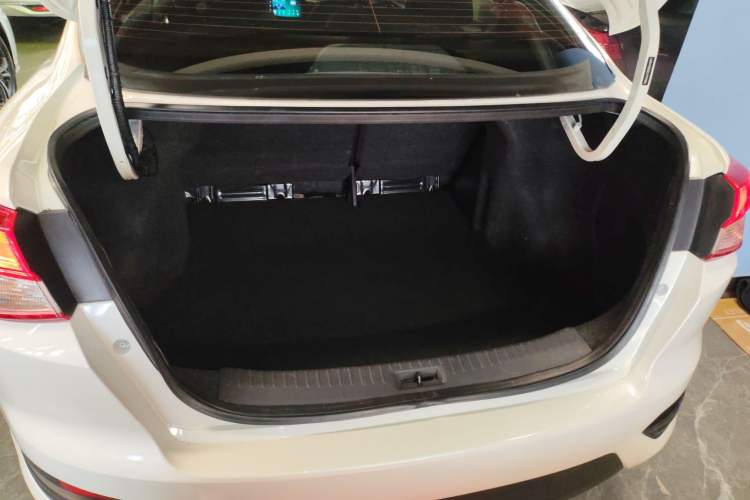 Used Nissan Lannia 2021 1.6L CVT Smart Connect Smart Cool Edition Trunk