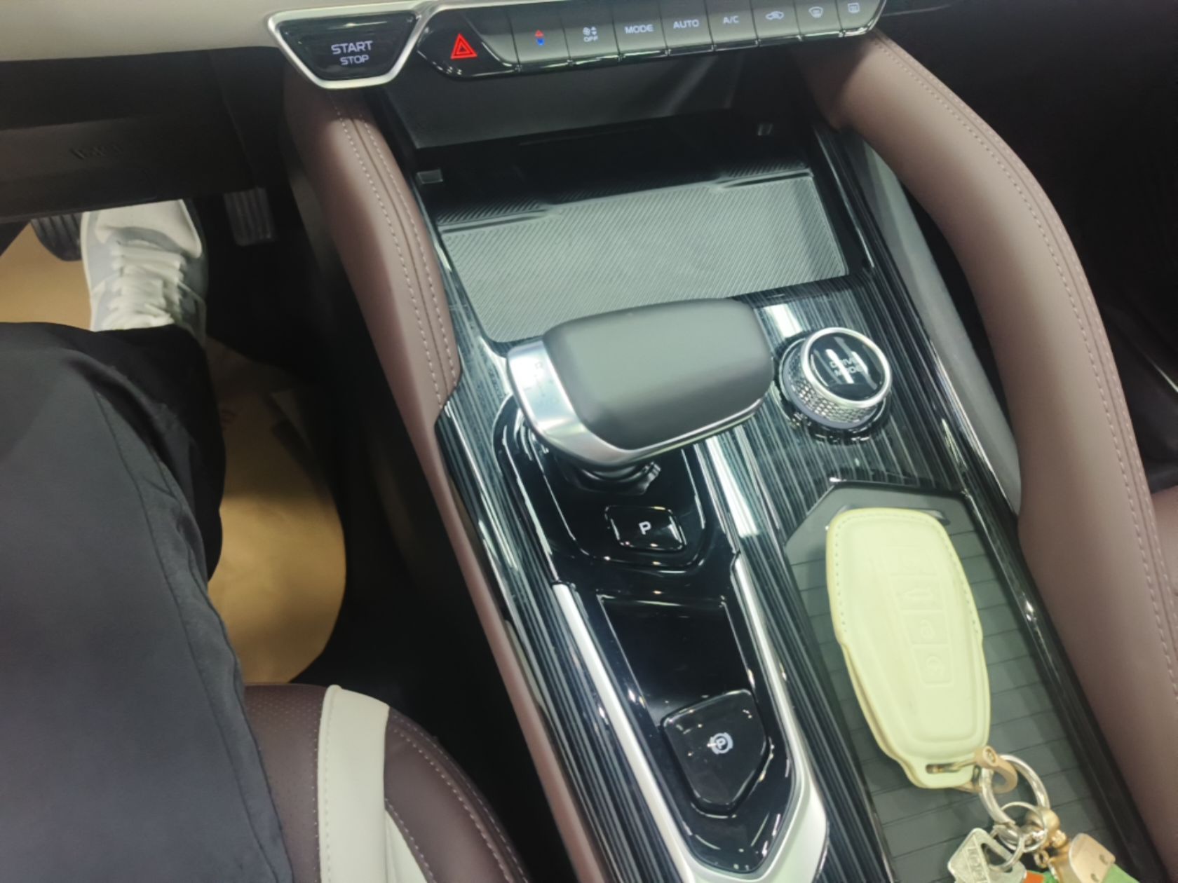 Geely Auto Monjaro L 2024 2.0TD High-Power Automatic Two-Wheel Drive Yunqi Version — снимка 16