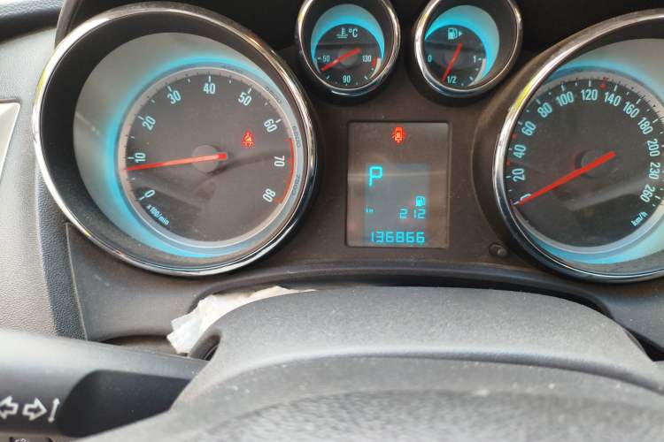 Used Buick GT 2014 XT 1.6L Automatic Fashion Edition Odometer Close Up