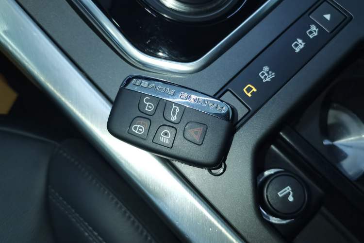 Used Land Rover Range Evoque 2018 240 PS SE Smart Brilliance Edition Vehicle Key