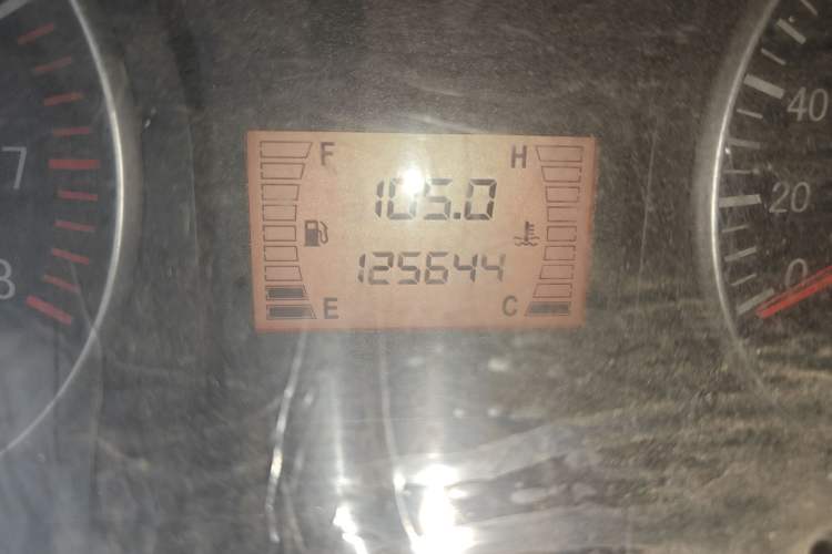 Used FORTHING Lingzhi 2016 V3 1.5L 7-Seater Luxury Model China IV Standard
