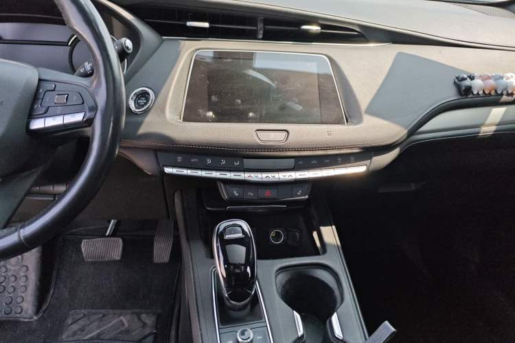 Used Cadillac XT4 2021 28T Two-Wheel Drive Luxury Version Audio And AC Panel