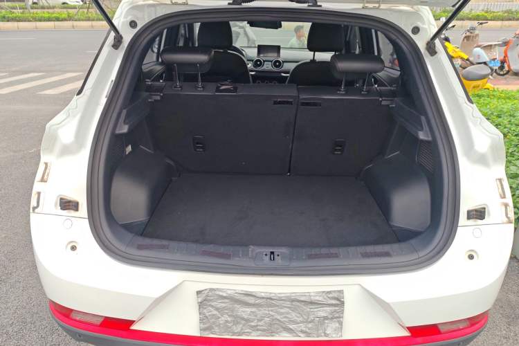 Used Dongfeng Fengon 500 2022 1.5L CVT Luxury Edition Trunk