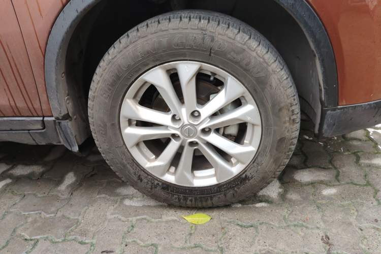 Used Nissan X-Trail 2014 2.0L CVT Comfort Edition 2WD Right Front Wheel Hub
