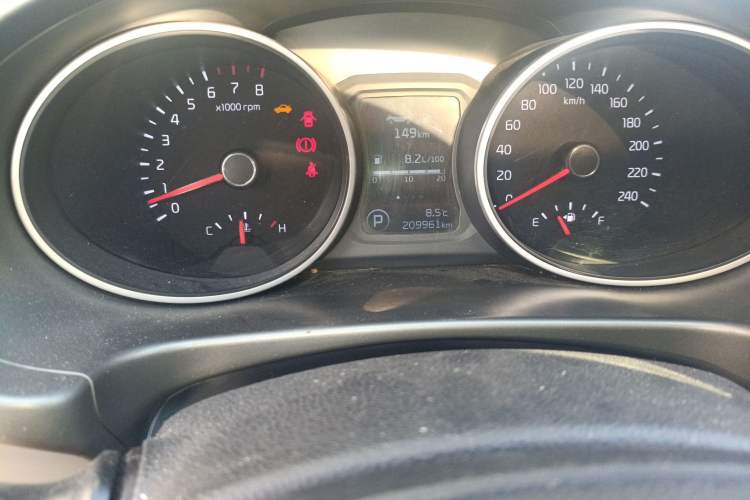 Used Kia Sportage R 2015 2.0L Automatic Two-Wheel Drive GLS Odometer Close Up