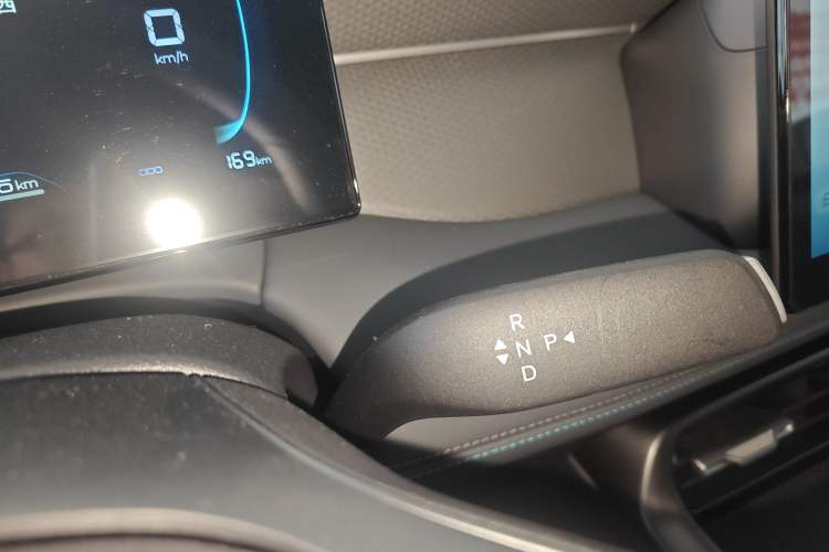 Used BYD Qin PLUS  Gear Lever