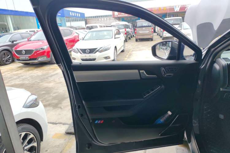 Used BYD Tang New Energy 2018 DM 2.0T All-Wheel Drive Smart Connect Elite 7-Seater China V Emission Standard